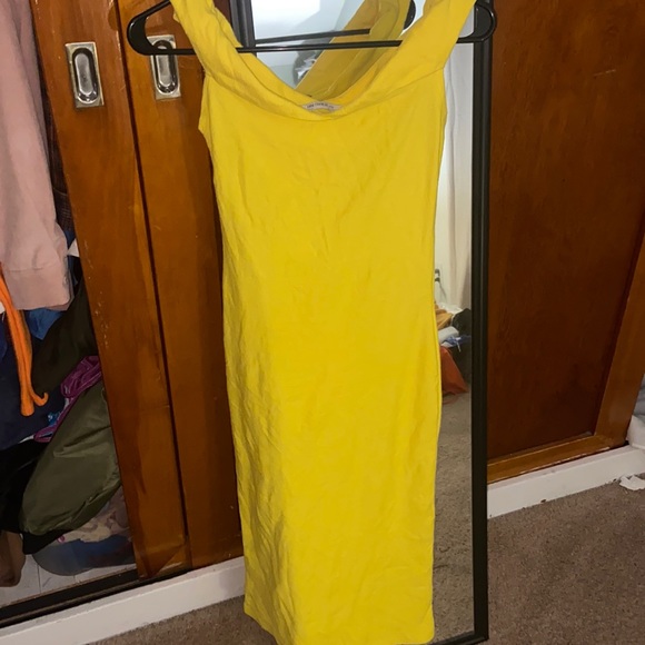 Zara Dresses & Skirts - Zara size S yellow midi body con dress